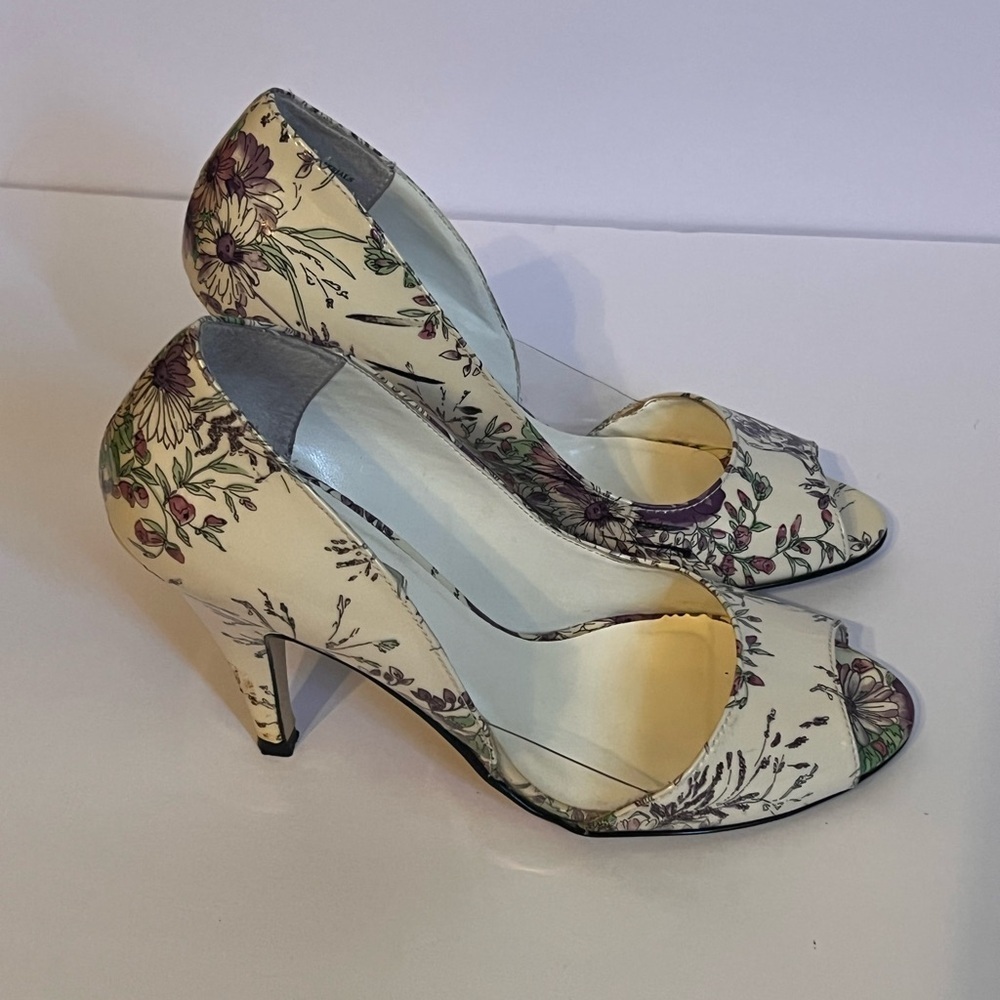 Beautiful Steve Madden floral pumps. Size 8M - Picture 3 of 6